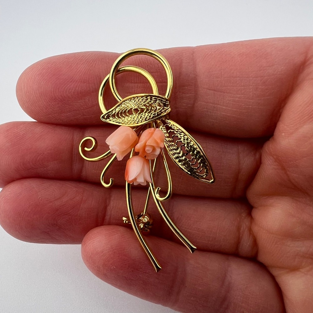 Vtg Carved Resin Rose Brooch 3 Flower Gold Tone Filigree Pin Midcentury 2" - Picture 3 of 8